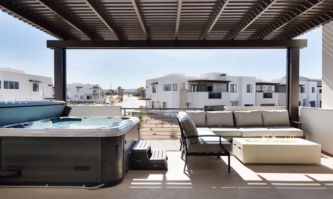 St. George House | The Sol Mate: Desert Color Lagoon + Beaches