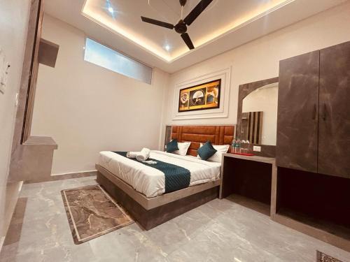 Vrindavan Hotel | The Solitaire Express Vrindavan
