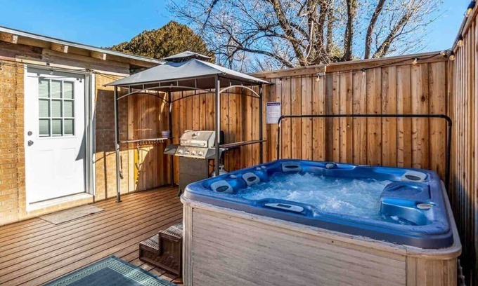 Amarillo House | The Solstice , Hot Tub, EV Charger, Private Yard