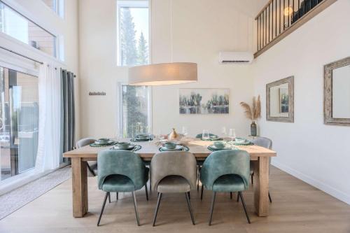 Shannon Ski Chalet | The Sophia - Comfort & Elegance in the Forest - Spa & Office