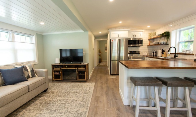 Flat Rock Cottage | The Sour Granny @ Backyard Apple Cottages