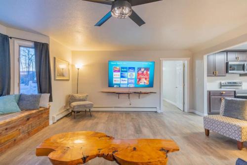 North Pole Apartment | The Southern Driftwood Inn 3