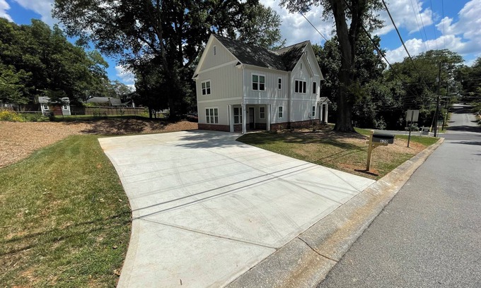 Marietta House | The Spacious Respite in Marietta, GA- Family friendly with 4.5 bathrooms!