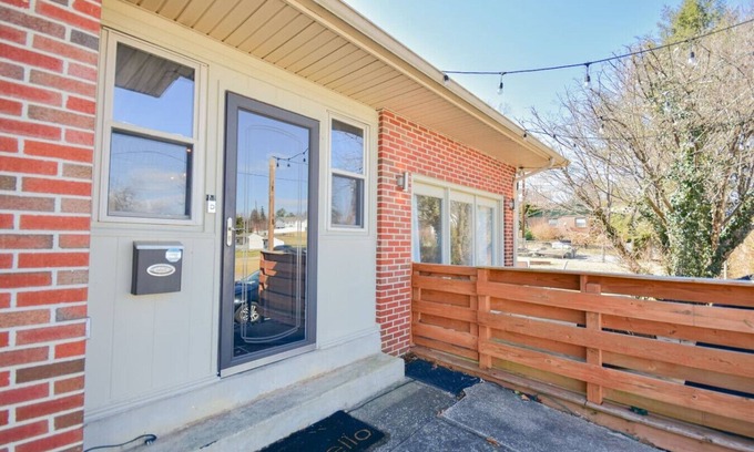 Martinsburg Apartment | The Speakeasy Listening Room