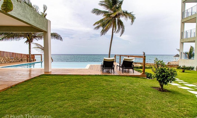 Tower Isle Apartment | THE SPLASHING VIEW
