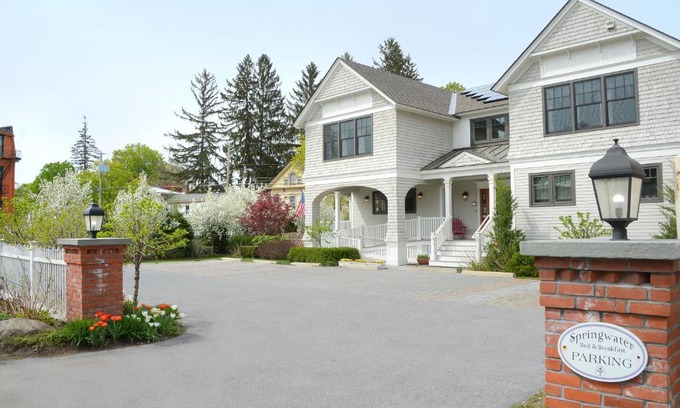 Saratoga Springs Bed & Breakfast | The Springwater Bed and Breakfast