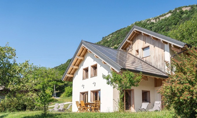 Montagnole Ski Chalet | THE SQUIRREL BARN 6 PEOPLE