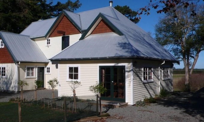 Windwhistle Cottage | The Stablehand Quarters at Gunyah Country Estate by Mt Hutt