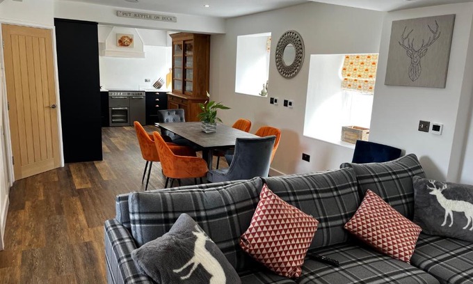 Oakamoor House | The Stables at Cotton (one mile from Alton Towers)