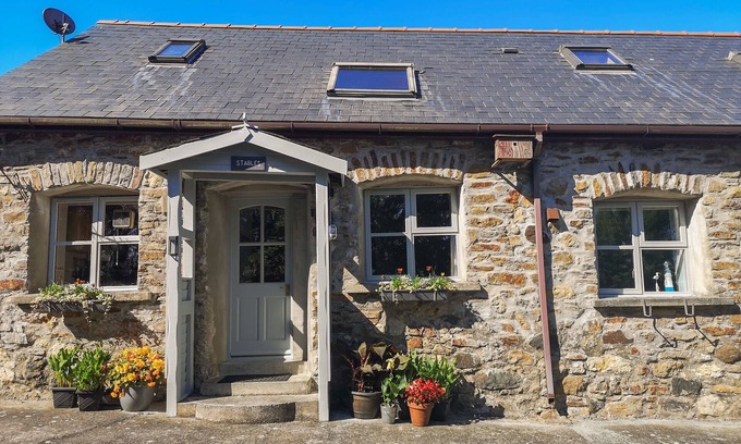 Rhosybol Cottage | THE STABLES, family friendly, with a garden in Dulas