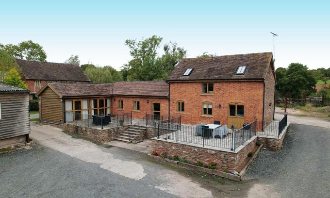 Little Cowarne House | The Stables