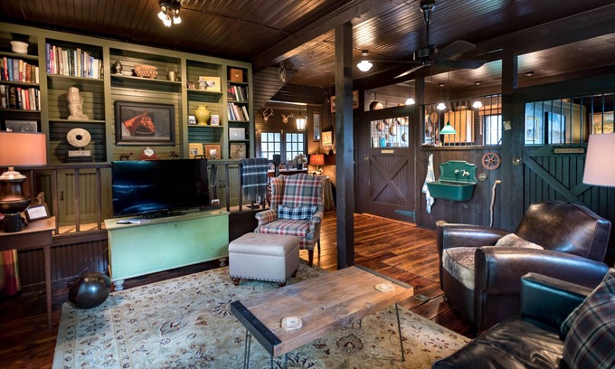 Lincoln Park House | The Stables In The Carriage House