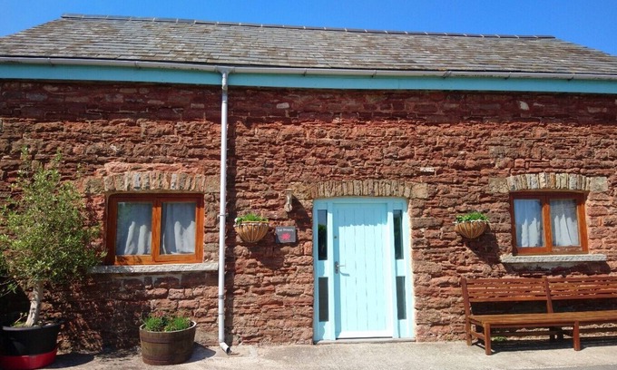 Port Talbot Cottage | The Stables - Tyn Cellar Barns