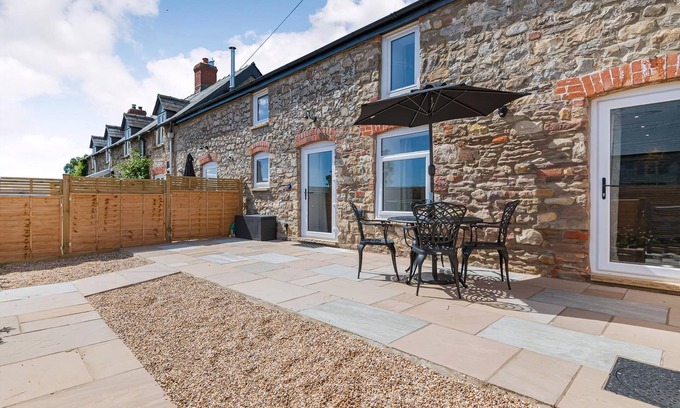 Llanvair Kilgeddin Cottage | The Stables - UK40093