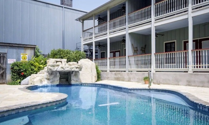 Gruene Condo | The State Haus in Gruene! Walk to Gruene Hall and much more! Tube from property