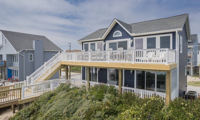 Surf City House | The Steel Fin - Beachfront 4 bedroom 3 bathroom with private beach access