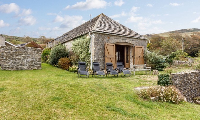 Kimmeridge Cottage | The Stone Barn - 5 bed cottage with sea views