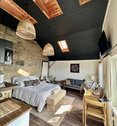 Pictou House | The Stonehouse Makers' Maisonette