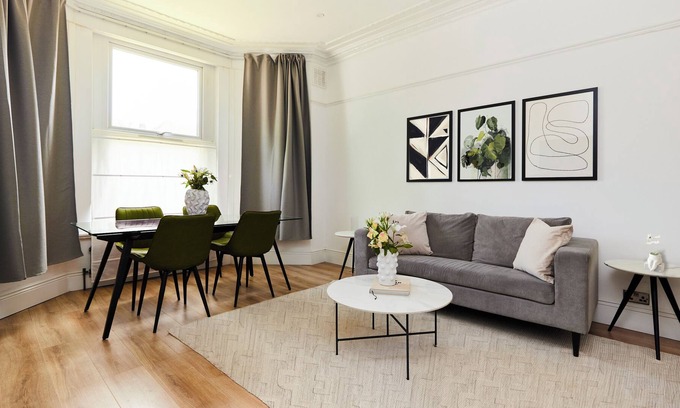 St. Leonard's Apartment | The Streatham Escape - Fascinating 2bdr Flat