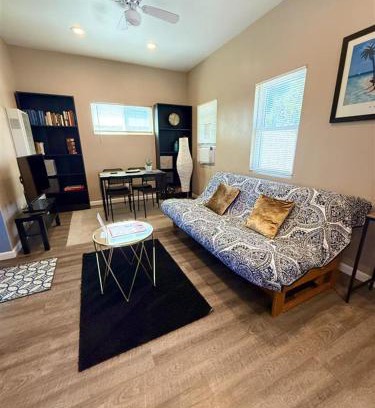 Clairemont Mesa West Apartment | The studio apartment in Clairemont - New AC unit