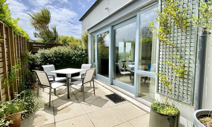 Wadebridge House | The Studio, parking and amazing views across Camel Estuary and open countryside