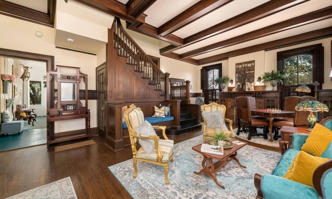 Brazos House | The Sturgis Inn/Downtown Waco
