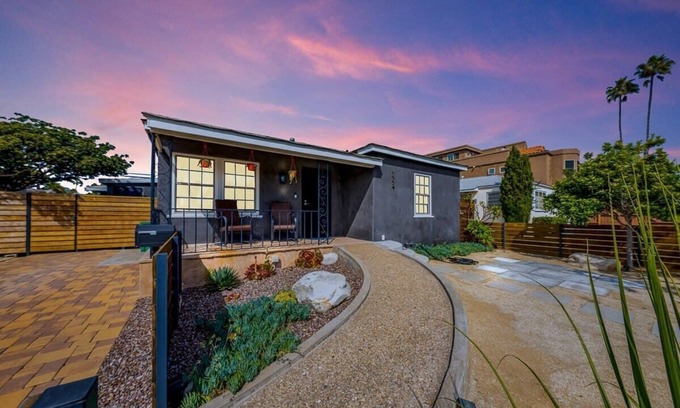 Crown Point House | The Succulent House - 2BR, 2Bath!