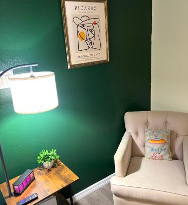 Deltona Lakes Apartment | The Suite Picasso