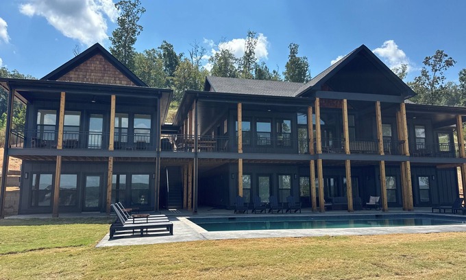 Cherokee House | The Suite RetreatnLife is better at the lake!