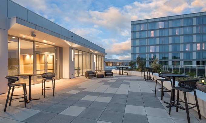 Roselawn Finance Hotel | The Summit Hotel