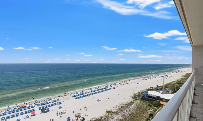 Panama City Beach Condo | The Summit PCB 1508 * Huge beachfront condo - 3 King, 2 Queen & Queen sofa