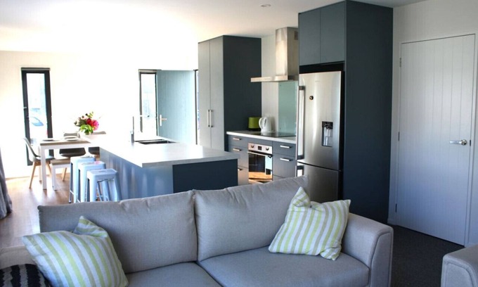 Wanaka House | The Sun Catcher located in North Lake
