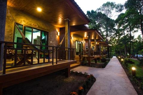Ko Lanta House | The Sun Long Beach Resort