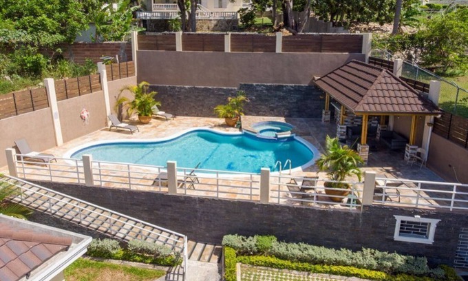 IronShore Estates Villa | The Sun Seeker Villa Ja 8 Bedrooms Villa, fully staffed, great for large groups.