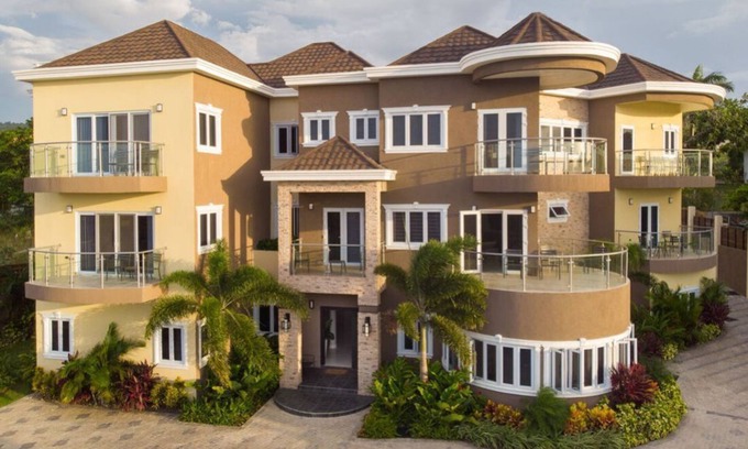 IronShore Estates Villa | THE SUN SEEKER VILLA 6 Bedrooms, fully staffed with butler & private chef.