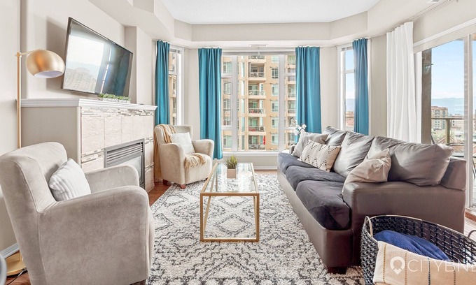 North End Condo | The SUNHAVEN. Waterfront. Pool. Sleeps 6.