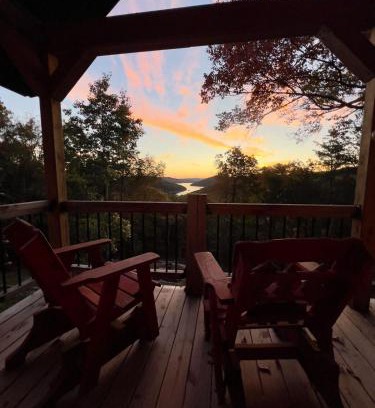 Lampe House | The Sunrise Cabin with Amazing Views