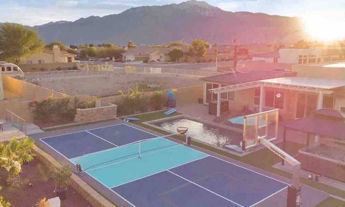 Desert Hot Springs House | The Sunrock Oasis Sylvanus 8 12650 Sylvanus DHS