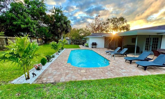 Palm Harbor House | The Sunset spot Heated Pool Near beach/Dunedin