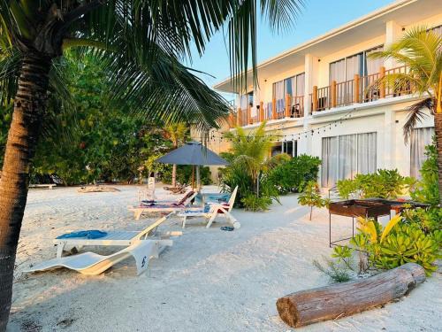 Dhiffushi Hotel | The Sunset Villa