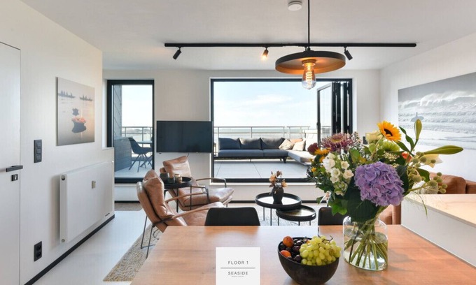 Heist Apartment | The Surf Floor, amazing big sea-view terrace with outdoor shower