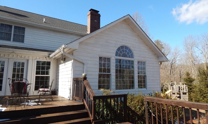 Dahlonega House | The Swag House - Near wineries & downtown Dahlonega, renovated property