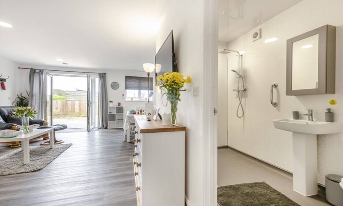 Bicton House | The Swallows Nest - Newlands Farm