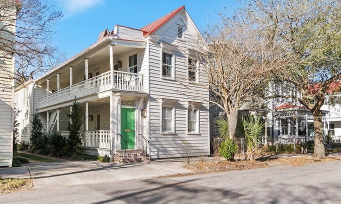 Cannonborough Elliotborough House | The Swan House | Charleston 3 Bedroom/2 Bathroom!