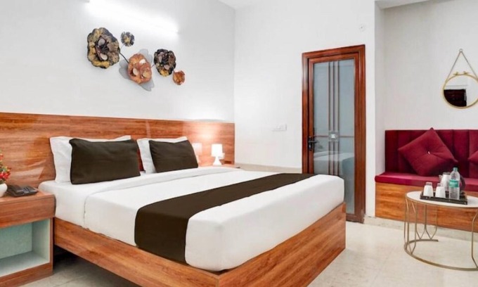 Sector 49 Hotel | The Swarnim Hotel And Banquet