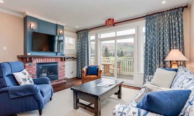 The Blue Mountains Condo | The Sweet Spot - Outdoor Pool/Walk to Blue