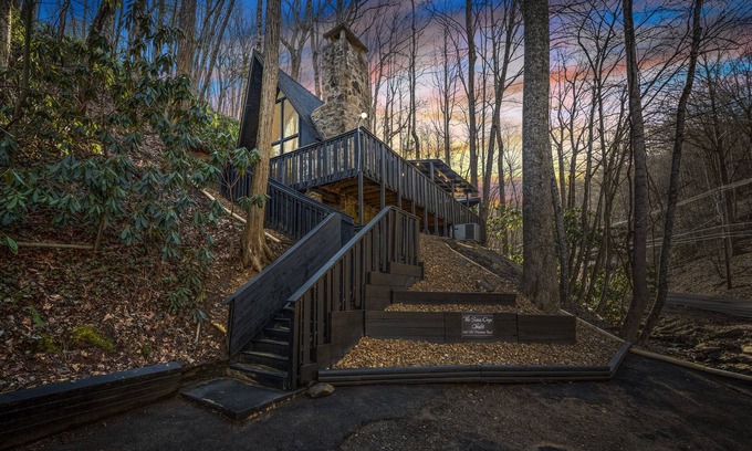 Chalet Village Ski Chalet | The Swiss Onyx Chalet in Gatlinburg BEST LOCATION with HOT TUB and Creek