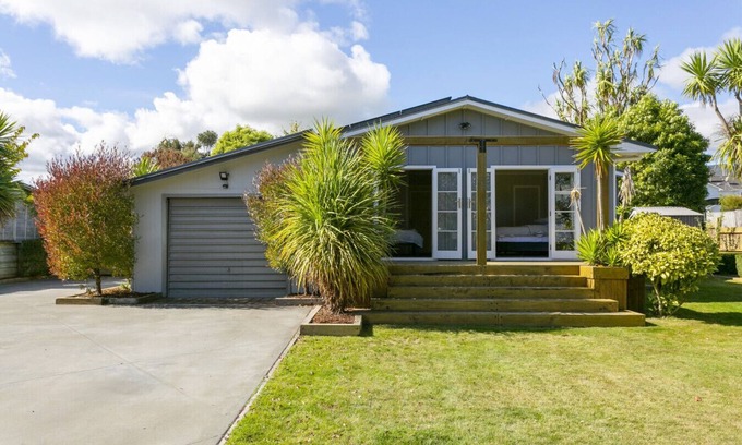 Taupo House | The Te Hatepe Hideaway