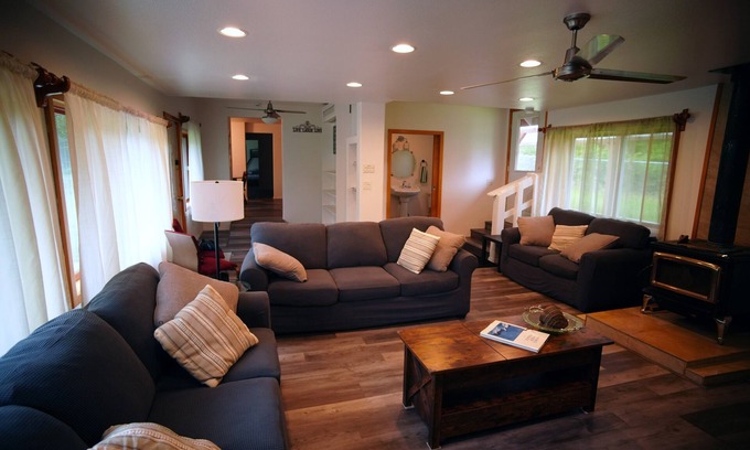 Ketchikan House | The Ten Mile House – Walk to Beach + Boat Parking