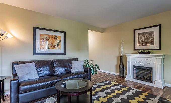 North End Apartment | the Terrace, Best Area, WD, 2 baths, 2 Bedrooms, Jacuzzi Bath, Balcony, 925sf